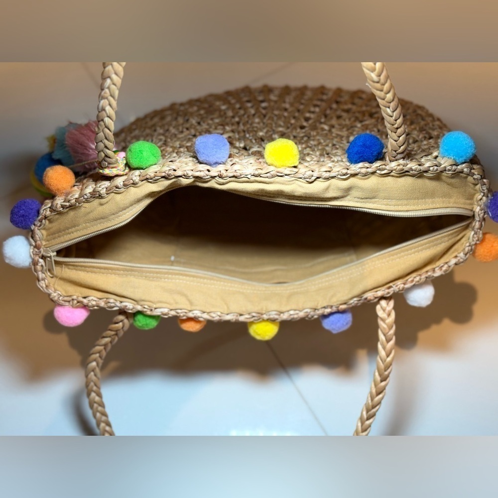 Hand crafted woven tote bag- chic fun design! - Picture 4 of 5